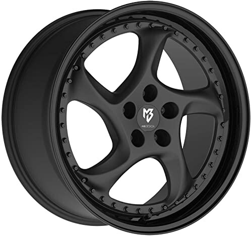 Schwarzes Autoreifenrad mit fünf Speichen