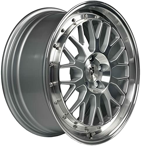 Silberne Leichtmetallradfelge mit Mehrspeichendesign.